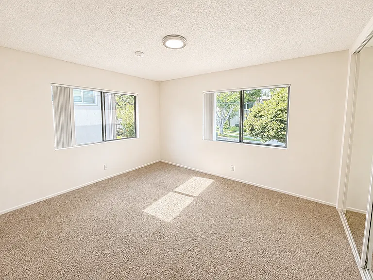 Cliff Dr — Photo 2