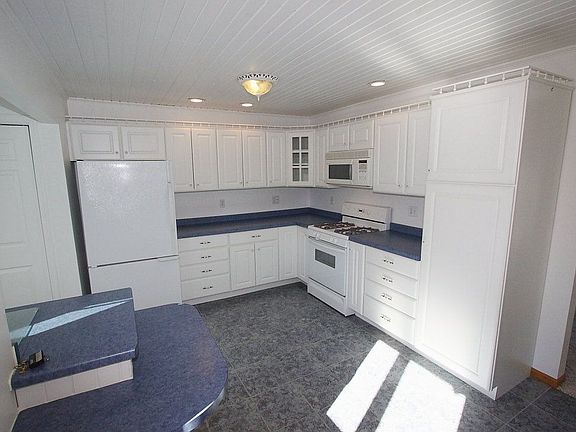 2nd image of W230 Lake St
