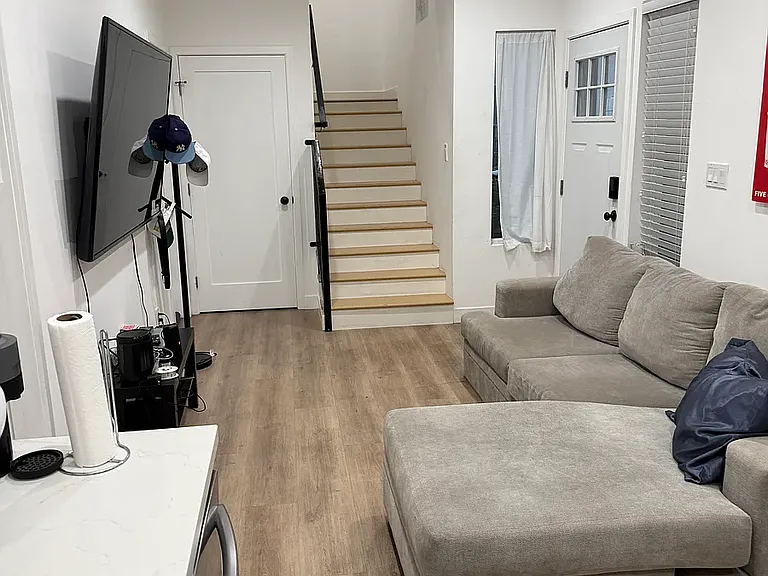 3004 Shrine Pl S — Photo 4