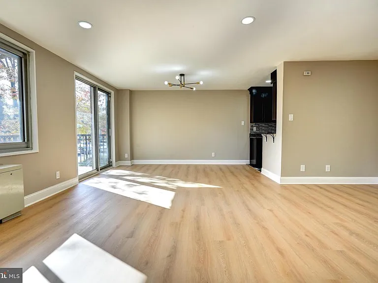 1900 Lyttonsville Rd #211 — Photo 1