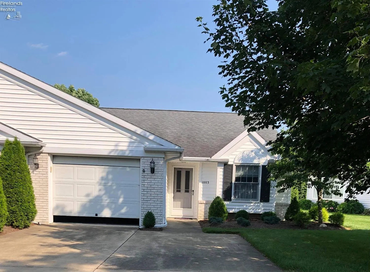 1003 Brittany Dr photo 1