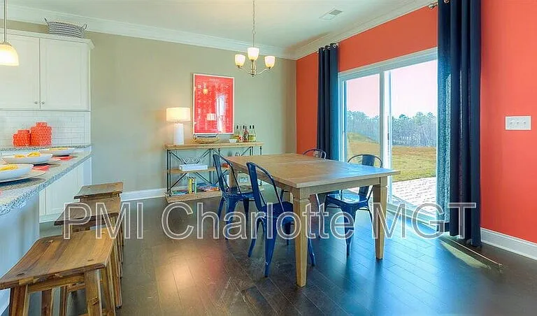 1120 Walbury Hl — Photo 12