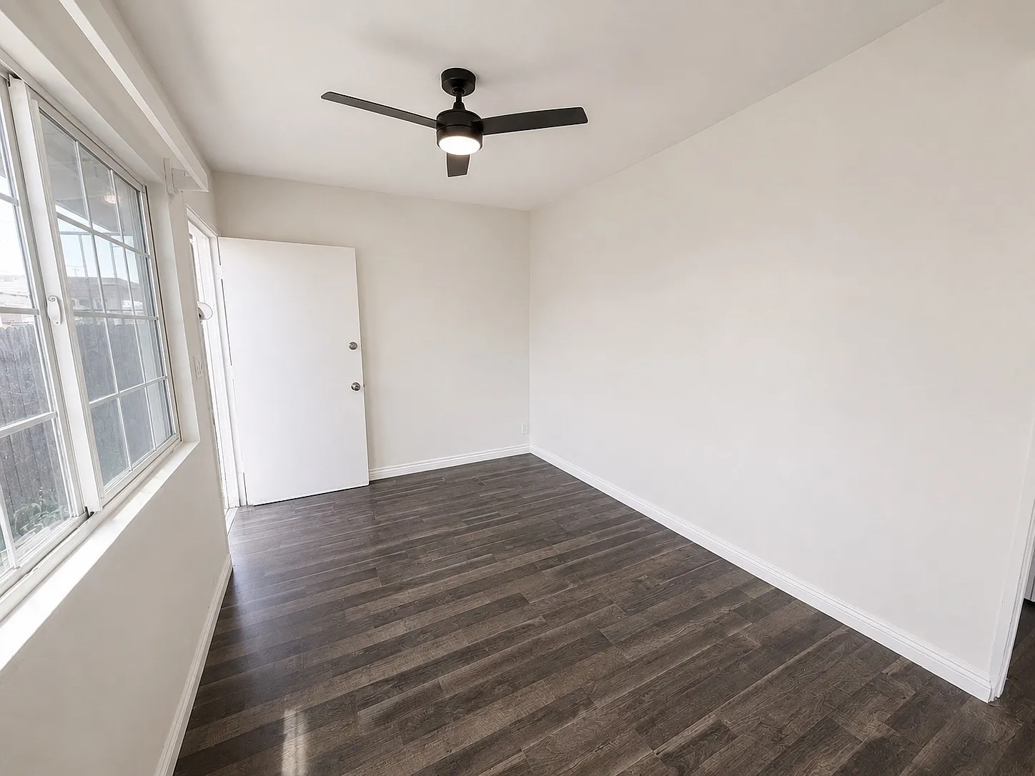 3 bed, 900 sqft, $2,675 — Photo 1
