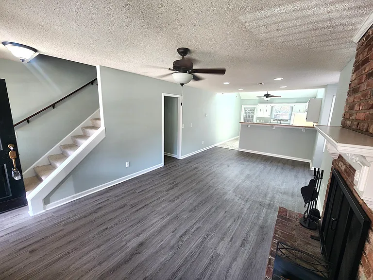 2000 Water Oak Dr #1-A — Photo 4