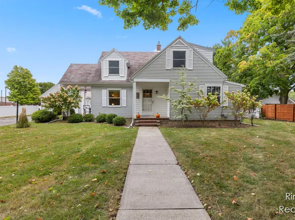 313 S 2nd St, Carson City, MI 48811