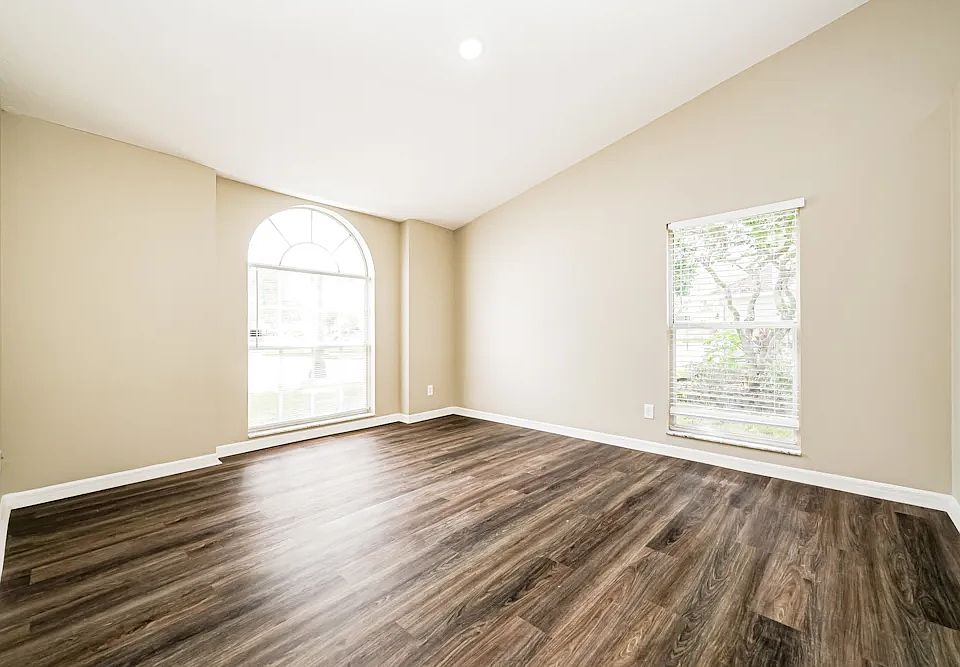 1st image of 4713 Rocking Chair Dr