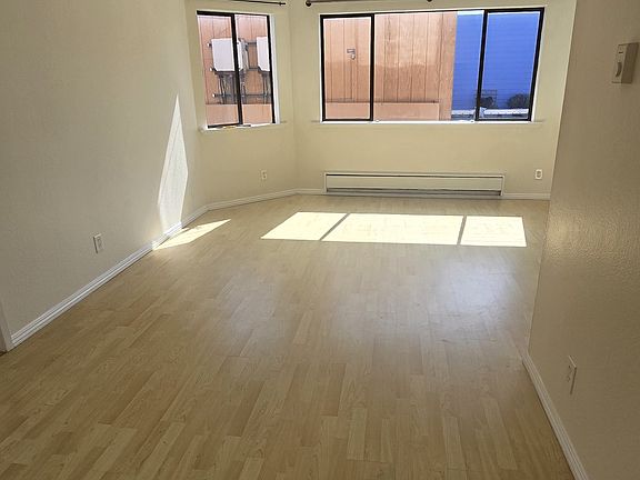2nd image of 2550 Sloat Blvd #4