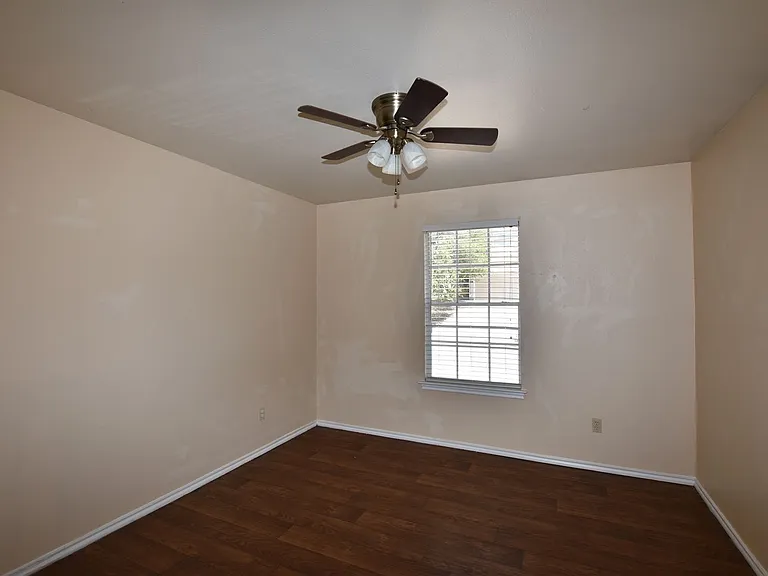 902-904 Sagewood Trl — Photo 14