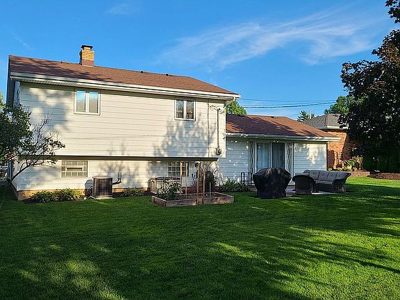 3rd image of 7210 Normandy Dr