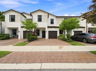 Stellar Pembroke Pines, Pembroke Pines, FL 33029
