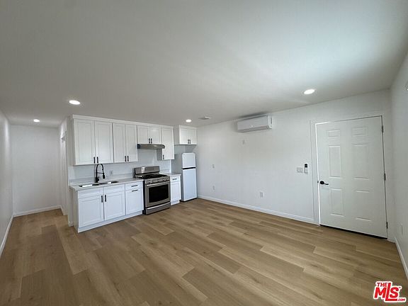 5th image of 19459 Keswick St