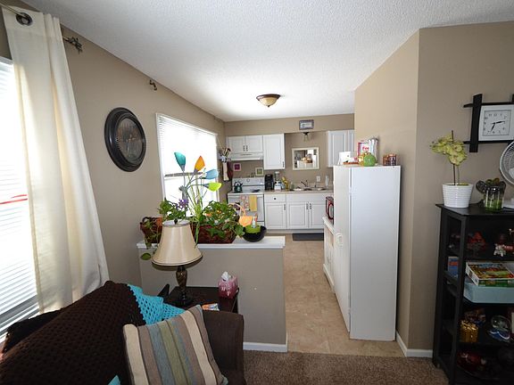 4th image of 1309 Greeley St S #2