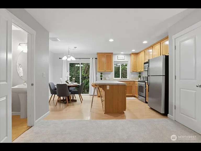 2711 Rossiter Ln — Photo 6