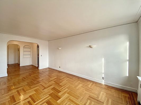 4th image of 116 Seaman Ave APT 6B