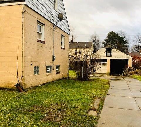 4th image of 15010 Lincoln Ave