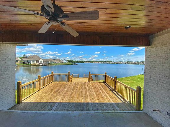 2nd image of 102 Lake Cir #691