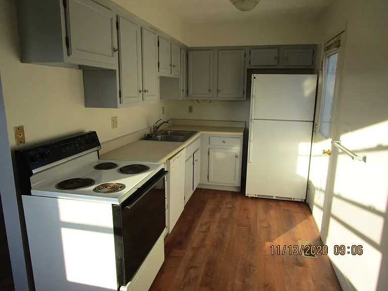 733 Daniel Dr #B — Photo 2