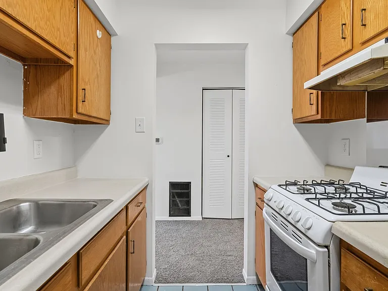 Wilson School Apartments — Photo 8