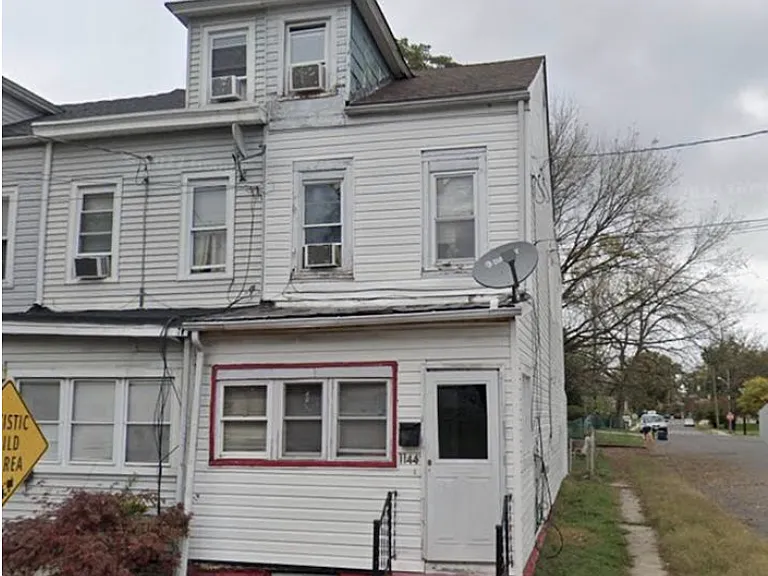 1144 William St — Photo 1