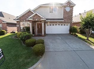 911 Saddle Dr, Euless, TX 76039