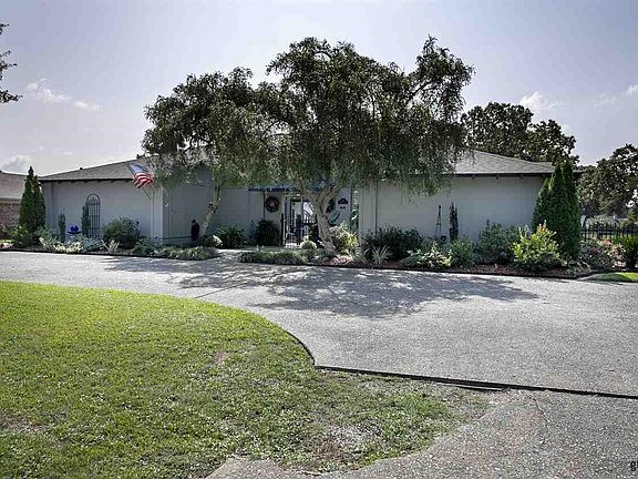 4th image of 143 Fairway Dr