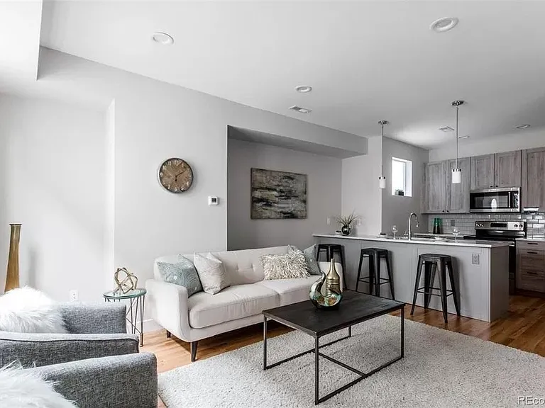 1733 Irving St — Photo 3