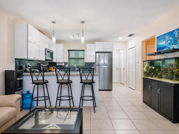 2481 NE 2nd Ave, Boca Raton, FL 33431