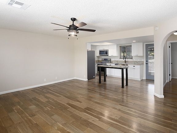 4th image of 240 Jade Ln