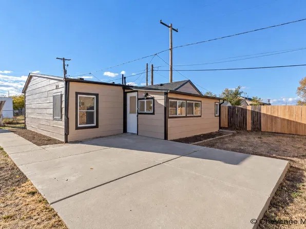 814 W 9th St, Cheyenne, WY 82007