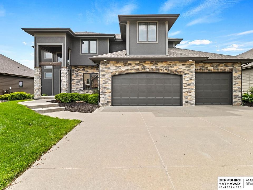 1st image of 1220 S 200th Ave