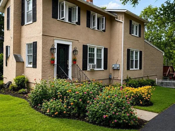6 Perkiomen Ave, Spring Mount, PA 19473