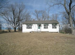 12518 NW Crooked Rd, Parkville, MO 64152