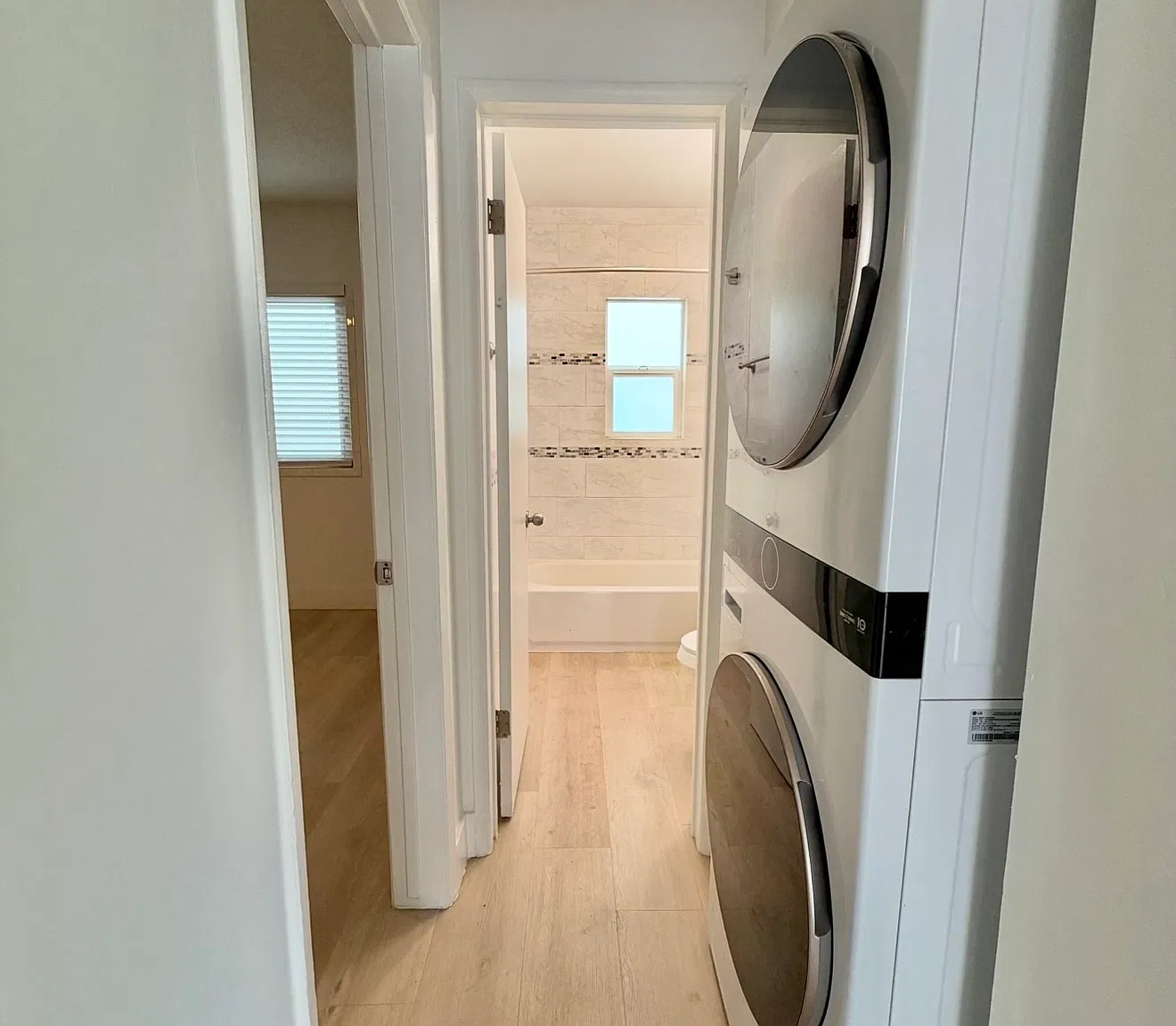 2 bed, 650 sqft, $3,495 — Photo 4