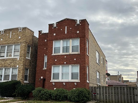3rd image of 4813 W Argyle St