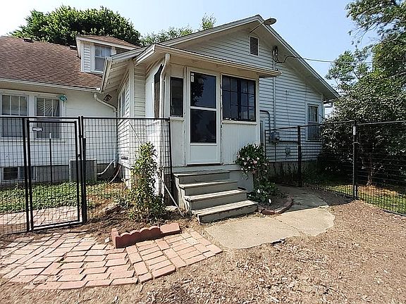2nd image of 585 W Yerby St