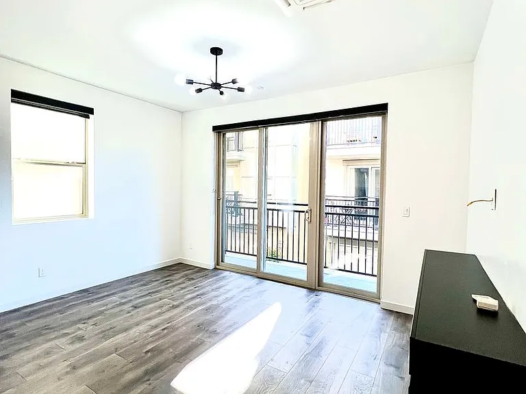 484 Tailoff Ln — Photo 3