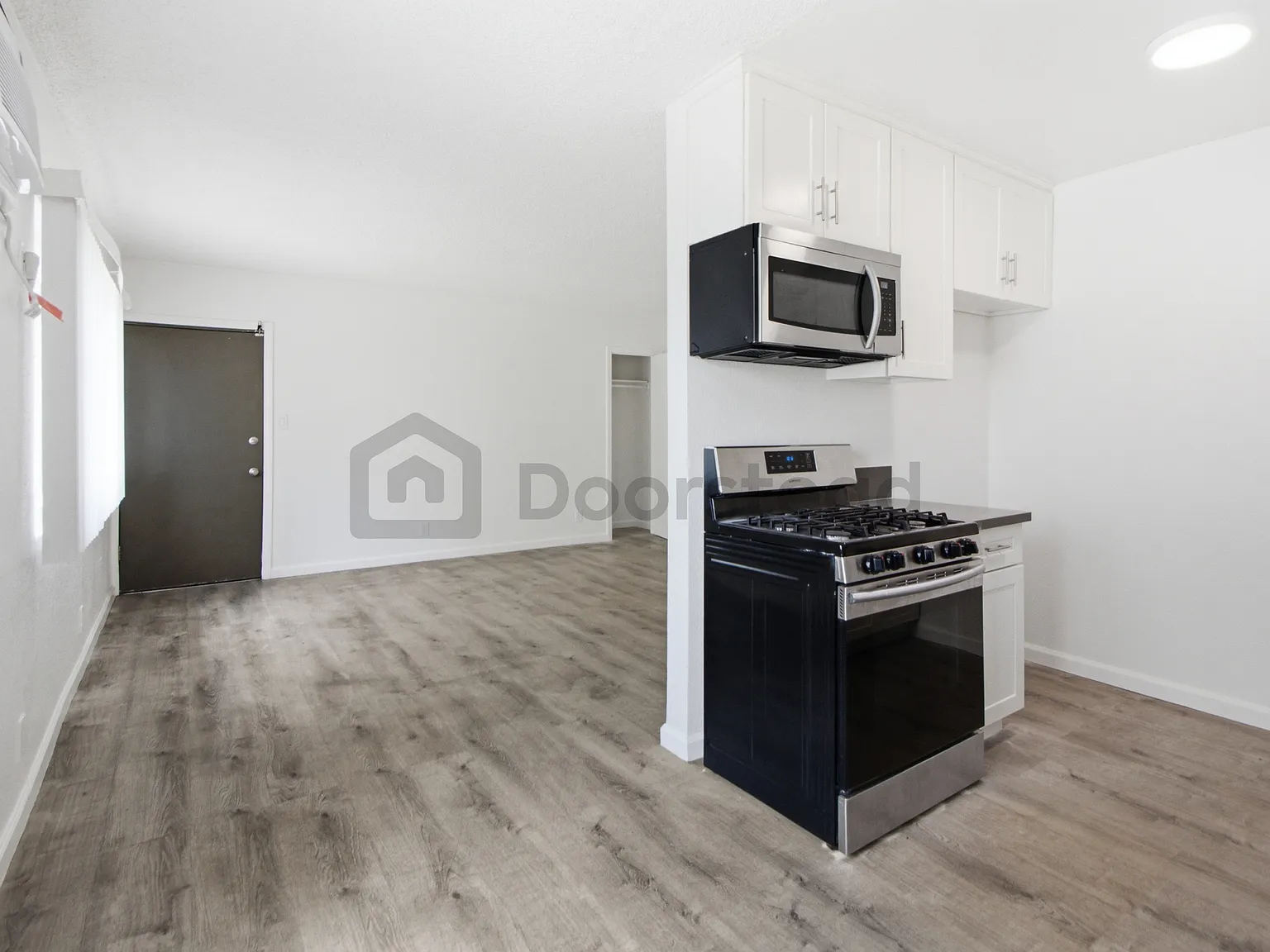 2 bed, 1.0 bath, 950 sqft, $1,900 — Photo 2