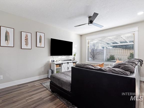 5th image of 864 N Britt Pl
