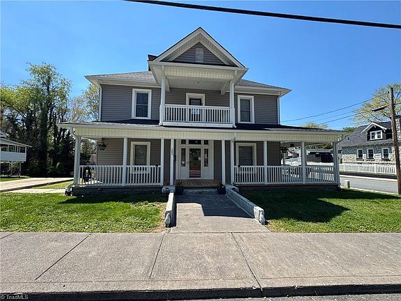 3rd image of 502 Spring St