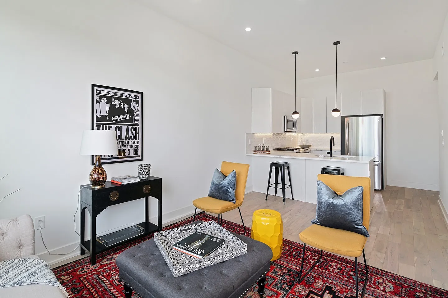2 bed, 854 sqft, $1,649 — Photo 4