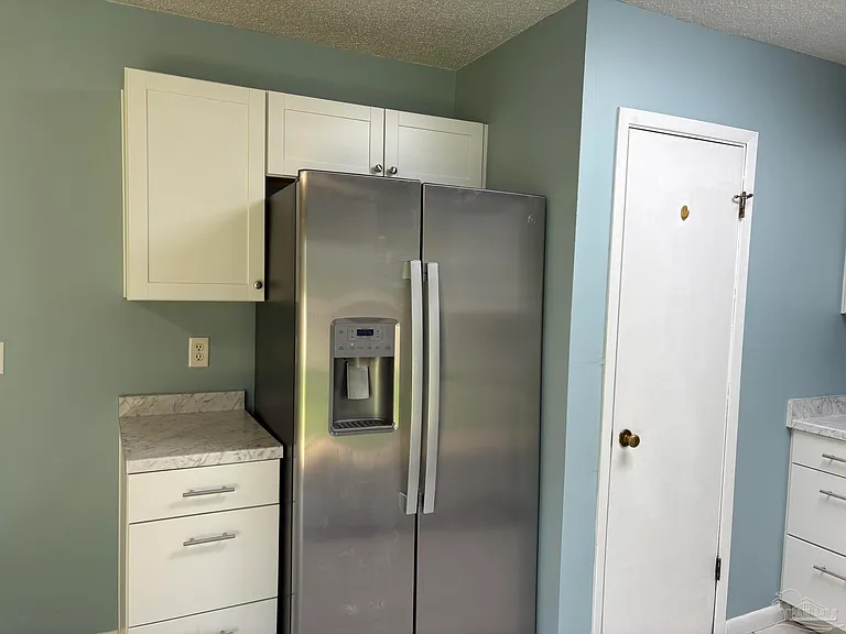 3255 Maplewood Dr — Photo 7