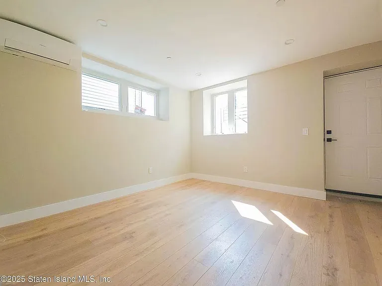 334 Van Duzer St #1 — Photo 7