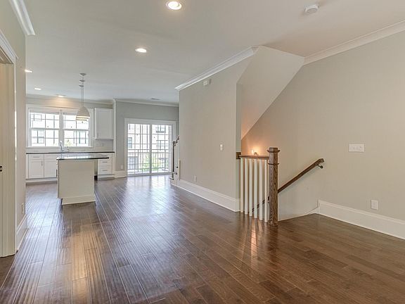 3rd image of 208 Asher Springs Cir