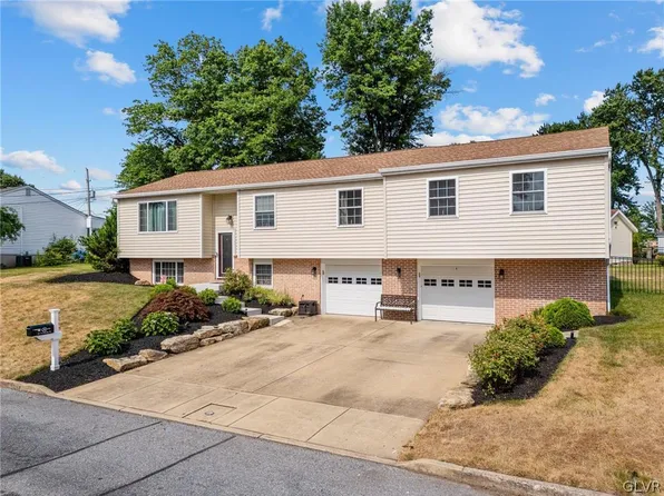 48 N Liberty St, Coopersburg, PA 18036