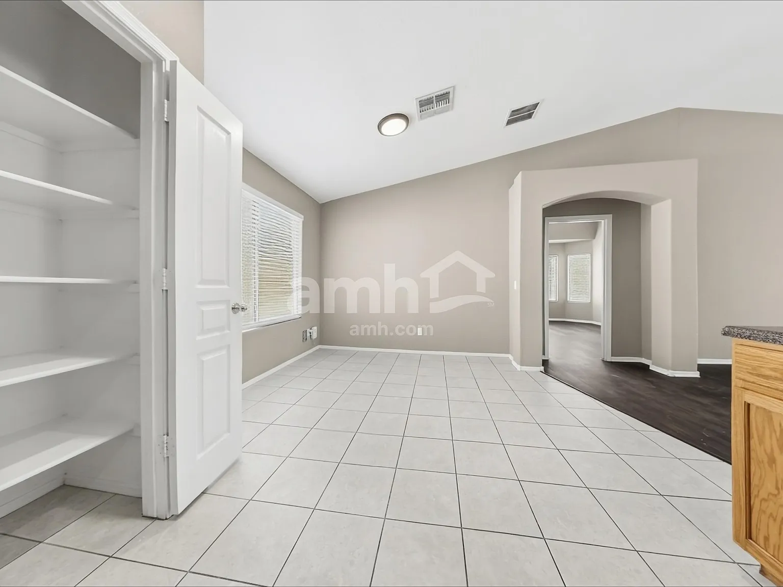 3 bed, 2.0 bath, 1527 sqft, $1,860 — Photo 4