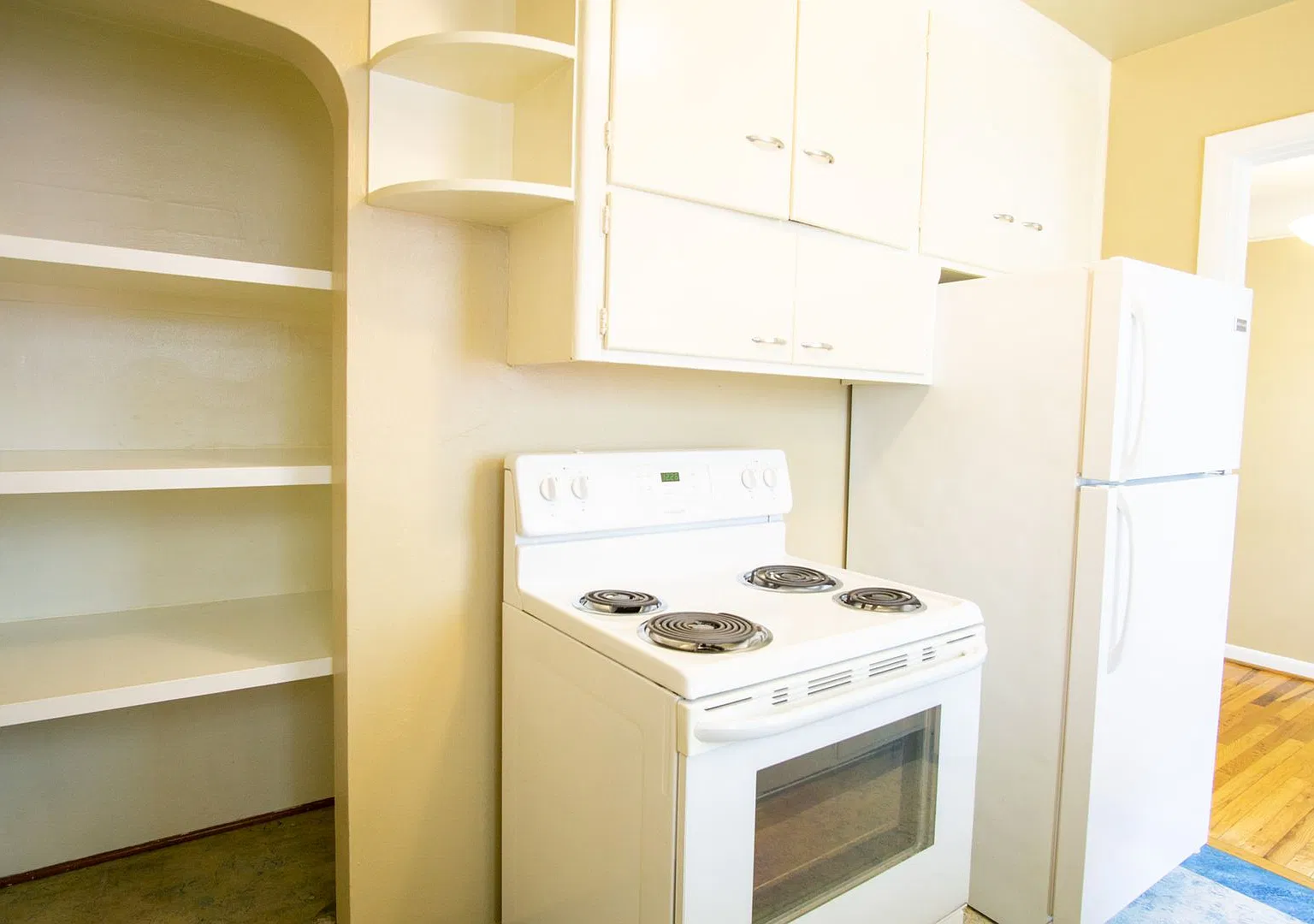 Beautiful Mid-Century 2 Bedroom Townhouse Ready Early December! — Photo 1