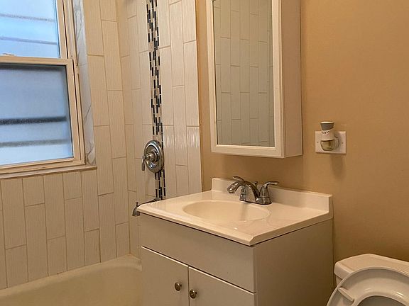 4th image of 6352 S Claremont Ave Floor 1