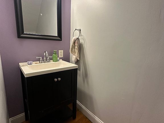 3rd image of 458 Lloyd Pl APT 1