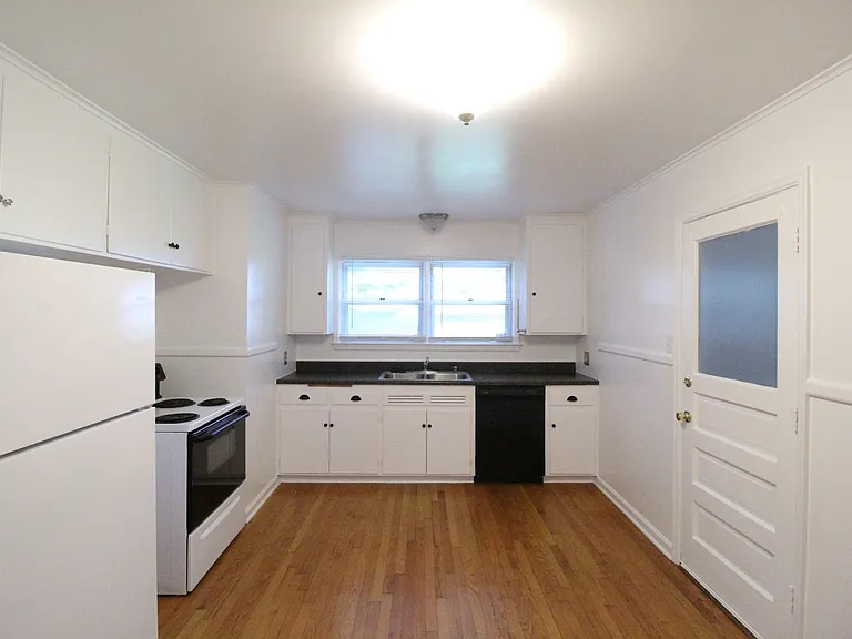 5406 Cedar St — Photo 5
