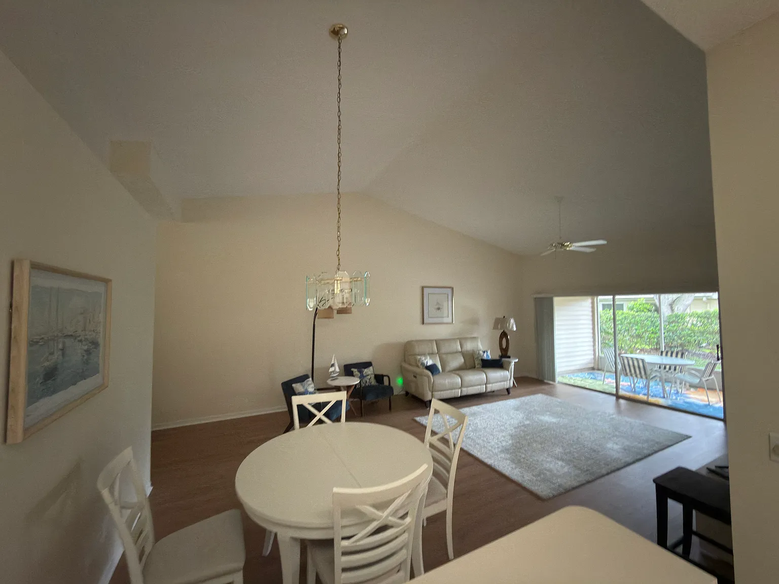 2 bed, 1125 sqft, $1,900 — Photo 4
